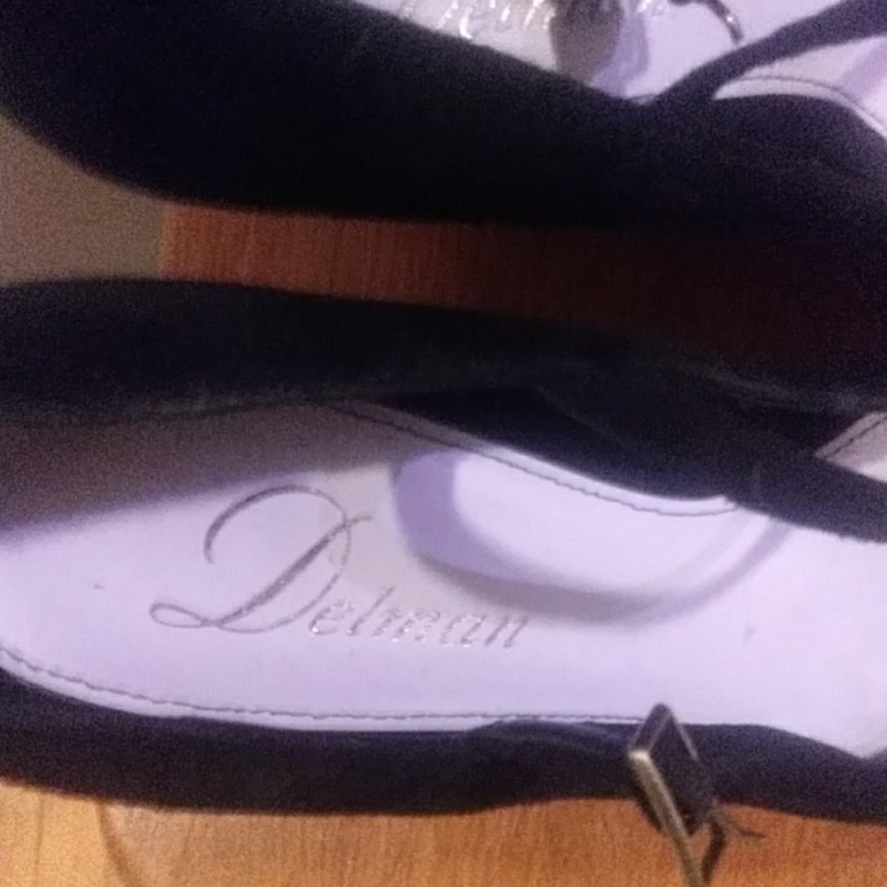 Peep toe wedge